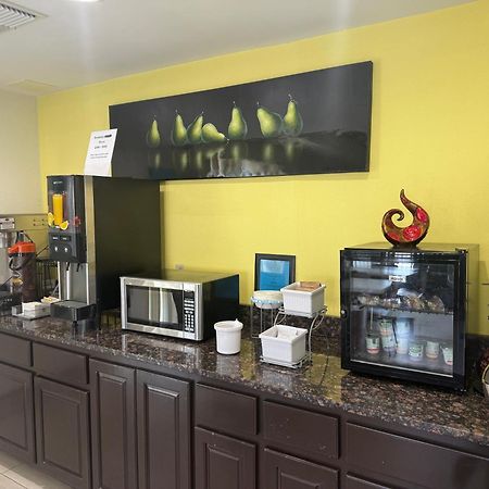 Super 8 By Wyndham Petersburg Motel Ngoại thất bức ảnh