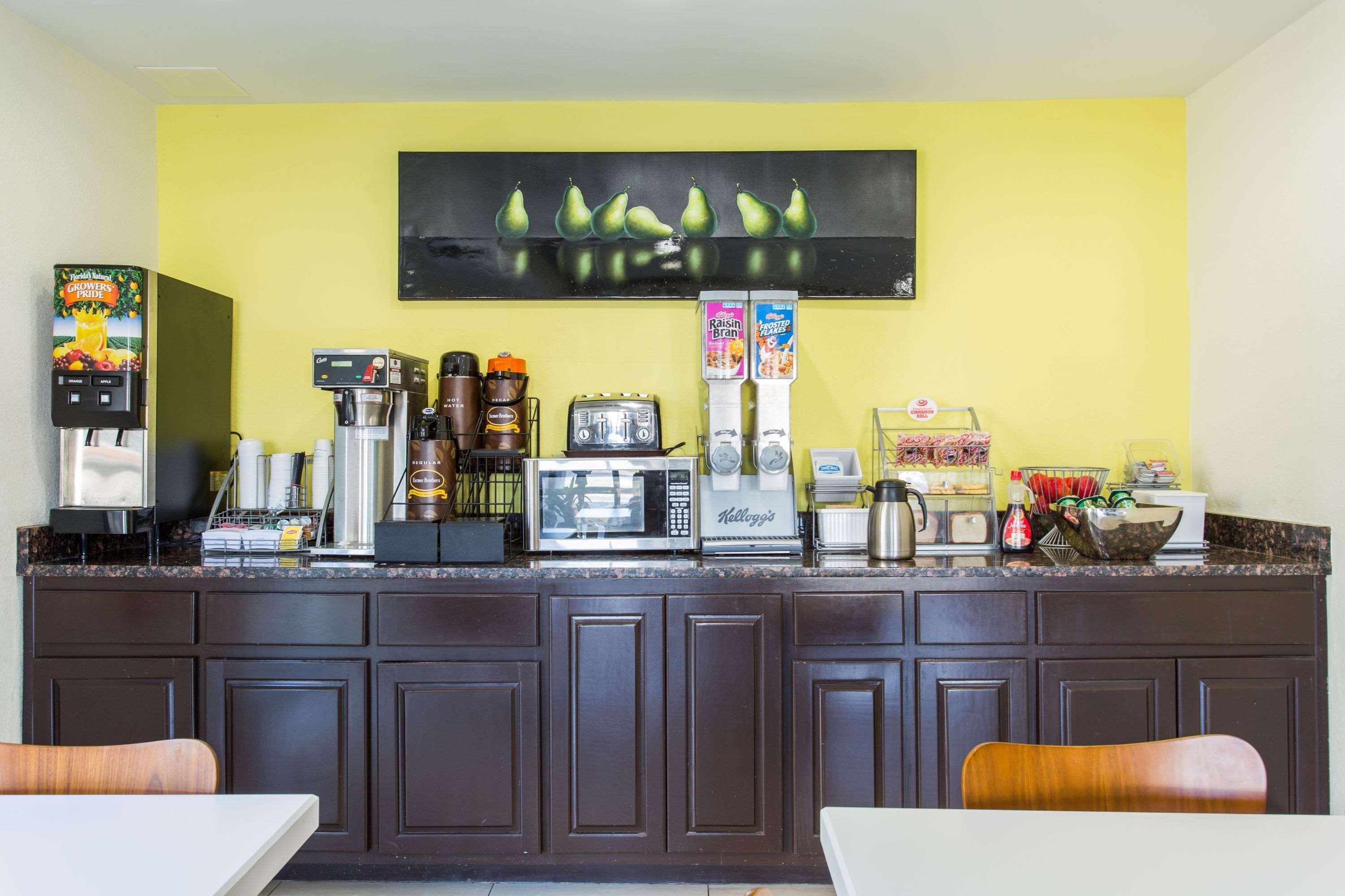 Super 8 By Wyndham Petersburg Motel Ngoại thất bức ảnh