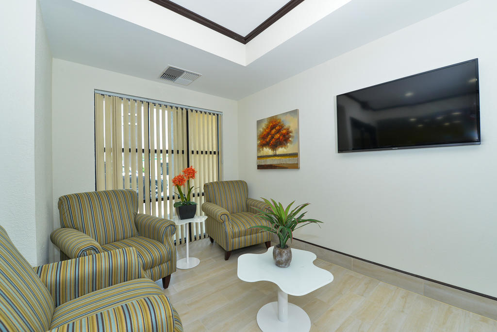 Super 8 By Wyndham Petersburg Motel Ngoại thất bức ảnh